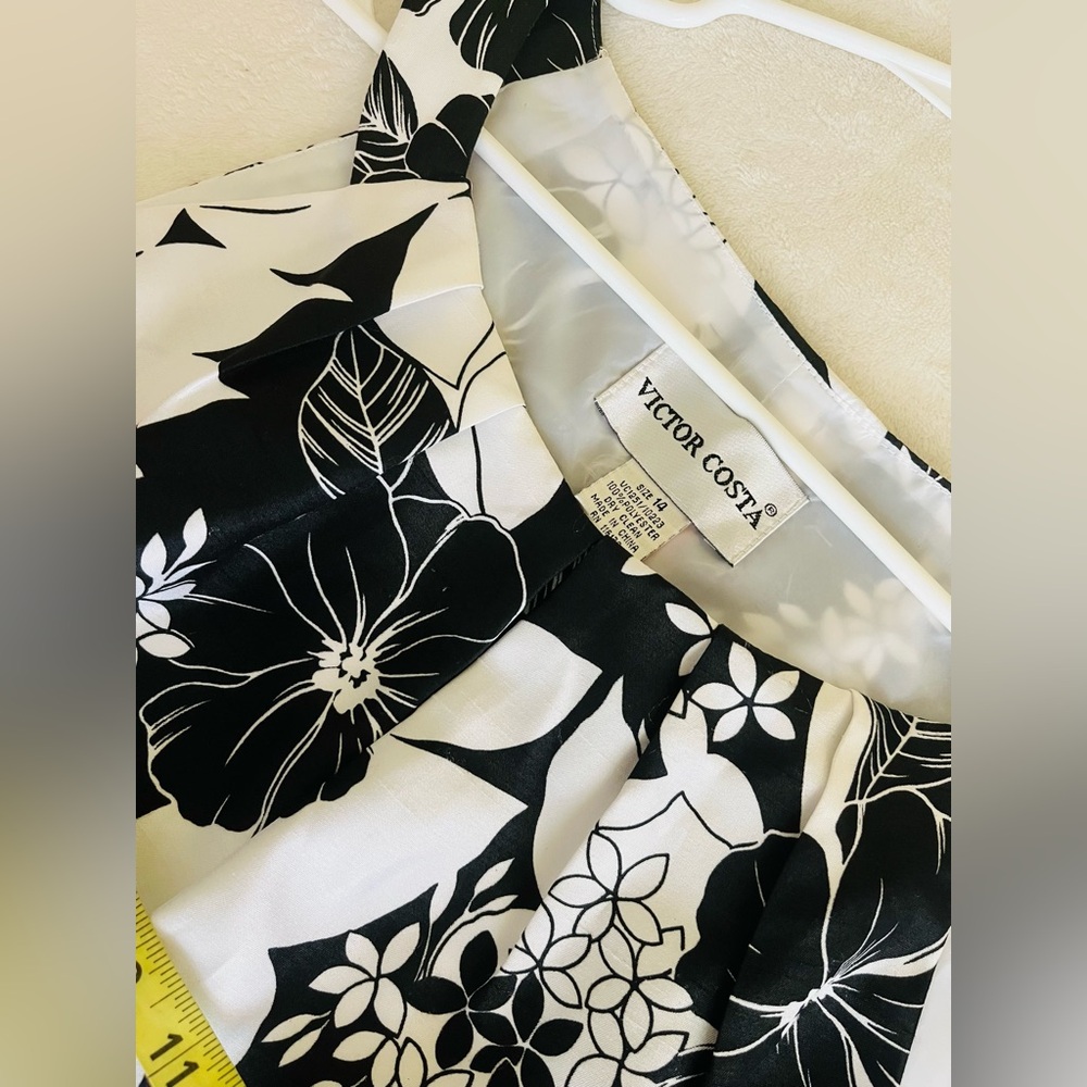 Victor Costa Black, Red and White Women’s Floral Top Sz 14 - Picture 6 of 8